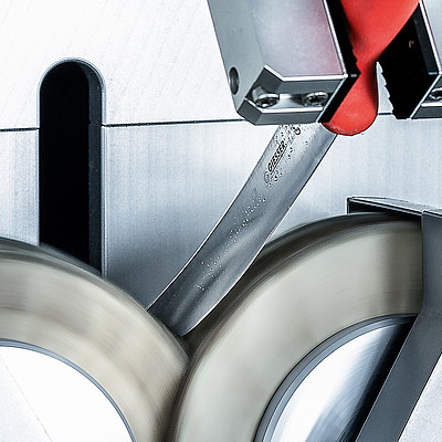 Deburring and polishing