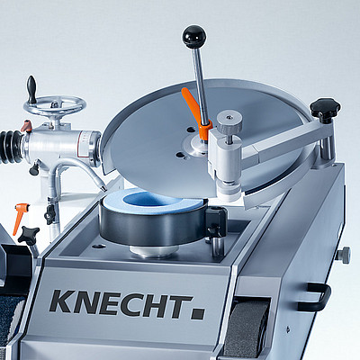 Grinding circular knives