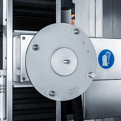 Knife holding fixture and knife drive Knife holding fixture and knife drive