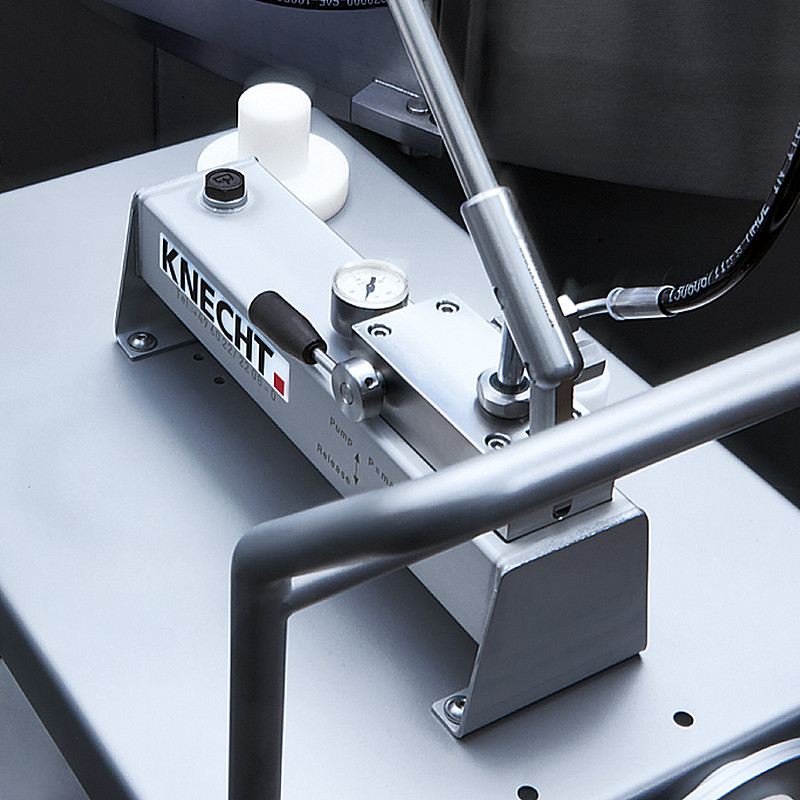 Clamping with hydraulic pump